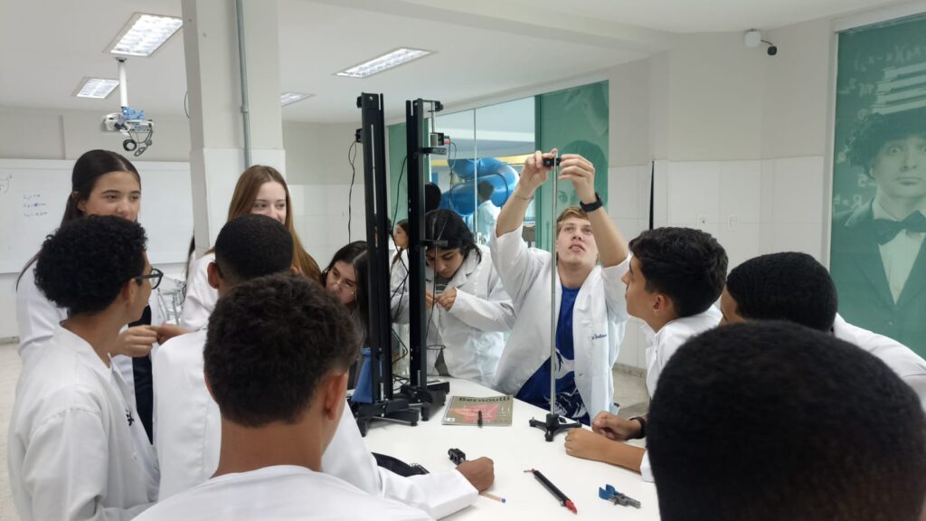 Aula prática de Física na 2ª série
